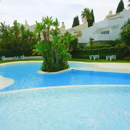 Wunderschoenes Ferienhaus In Marbella Mit Kleinem Garten Und Meerblick בית נופש