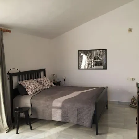 Wunderschoenes Ferienhaus In Marbella Mit Kleinem Garten Und Meerblick *