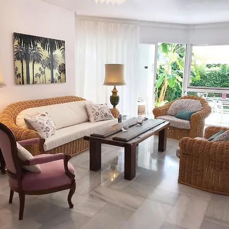 בית נופש Wunderschoenes Ferienhaus In Marbella Mit Kleinem Garten Und Meerblick מארבלה
