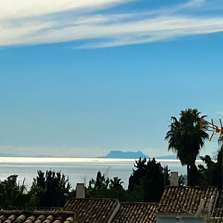 בית נופש Wunderschoenes Ferienhaus In Marbella Mit Kleinem Garten Und Meerblick מארבלה