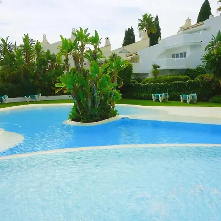 Wunderschoenes Ferienhaus In Marbella Mit Kleinem Garten Und Meerblick *