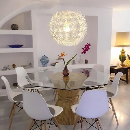Wunderschoenes Ferienhaus In Marbella Mit Kleinem Garten Und Meerblick *