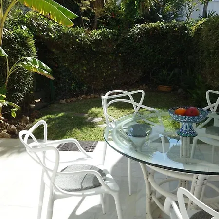Wunderschoenes Ferienhaus In Marbella Mit Kleinem Garten Und Meerblick